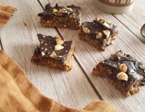 Carré avoine, pâte de cacahuètes, amandes et chocolat