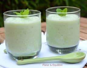 Gaspacho concombre, lait ribot, feta et menthe