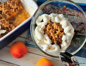 Crumble d’abricots aux amandes et au beurre de cacahuètes