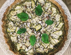 Tarte aux courgettes marinées sur fond de pesto de courgettes