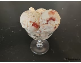Glace à la rose