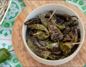 Pimientos de Padrón grillés au gros sel
