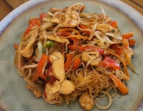 Sauté de vermicelles de soja au poulet