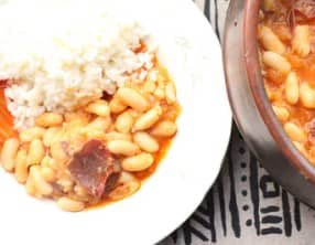 Haricots blancs mijotés à la tomate et au pastirma