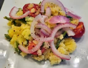 Stamppot aux haricots plats, oignon rouge et gouda vieux