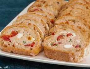 Baguette farcie au thon, œufs et tomates