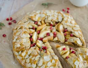 Tarte rustique aux pommes, grenade et amandes