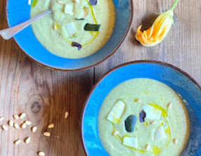 Soupe froide de courgettes au lait de coco