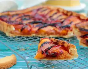 Tarte aux nectarines et palets bretons