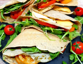 Galettes aux tomates, roquette et scamorza fumée