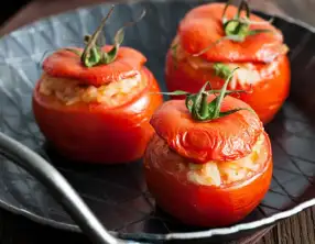 Tomates Farcies au Riz et Viande Hachée