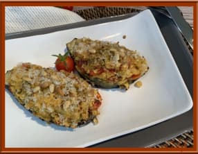 Aubergine farcie aux lentilles corail et tomates cerises