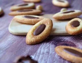 E.T... gâteaux... confiseries... maison...