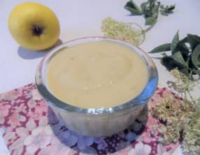 Compote de pommes au curd de fleurs de sureau