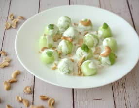 Salade de concombre à la menthe et aux noix de cajou