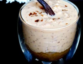 Riz au lait au sucre muscovado et à la rhubarbe