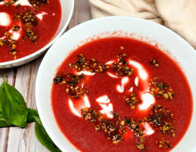 Velouté de betterave au pistou de tournesol