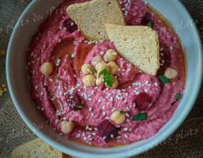 Houmous à la betterave pour octobre rose