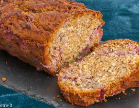 Gâteau du matin au petit épeautre, aux framboises et à la noix de coco