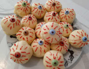 Les yeux ensanglantés