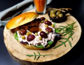 Bagel thon, fromage frais, olives et câpres