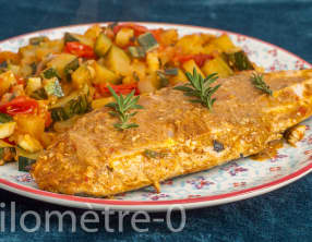 Bonite, sauce au curry, courgettes sautées aux tomates cerises