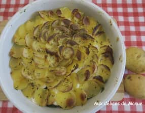 Gratin de pommes de terre et épinards au saucisson à l'ail et brousse de brebis