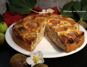 Gâteau moelleux aux figues et aux noix