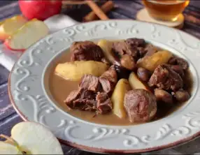 Joues de porc aux pommes châtaignes et cidre