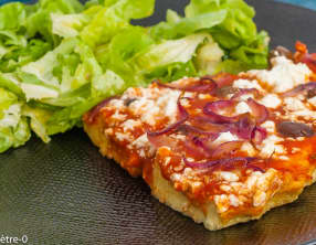 Omelette façon pizza aux olives, féta