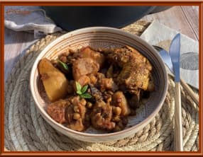 Tajine de poulet aux pruneaux, abricots et fruits secs