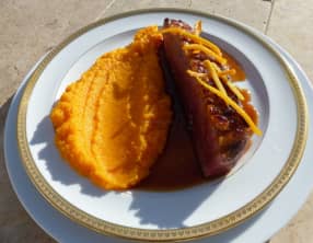 Magret de canard sauce à l’orange, mousseline de carottes