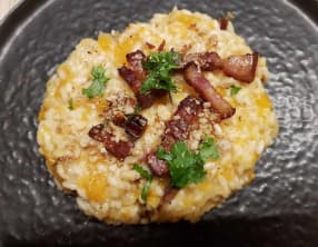 Risotto de courge butternut, lard grillé et noix