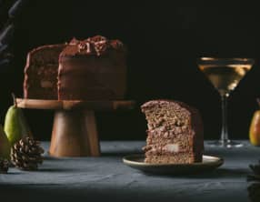 Layer cake poire, chocolat et noisettes