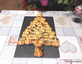 Sapin de mini saucisses en feuilletage