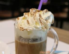 Chocolat chaud à la crème fouettée