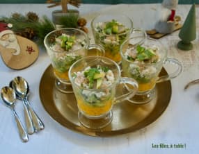 Tartare de mangue, avocats, miettes de crabe et St-Jacques