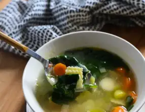Bouillon de légumes aux ravioles