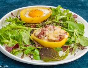 Pommes de terre farcies aux œufs et aux lardons