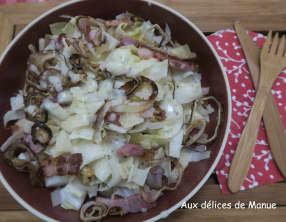 Salade d'endives aux lardons, noix et copeaux de parmesan