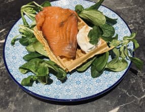 Gaufre de patate douce, saumon fumé, chantilly au gingembre et coriandre