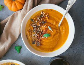 Soupe de lentilles corail et butternut au lait de coco