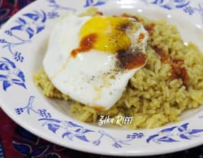 Riz sauté et sa sauce pimentée