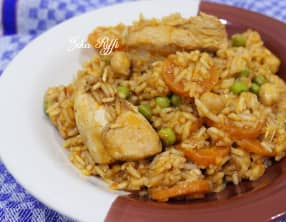 Riz algérien au poulet, pois chiches et petits légumes