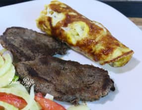 Foie de veau sauté et son omelette roulée aux olives vertes et petits suisses