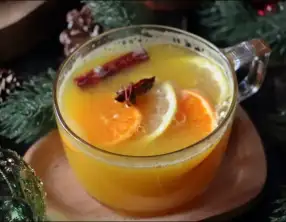 Jus d'orange chaud de Noël