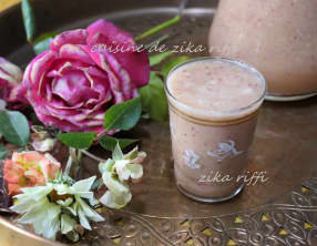 Milkshake, prunes et bananes, au miel