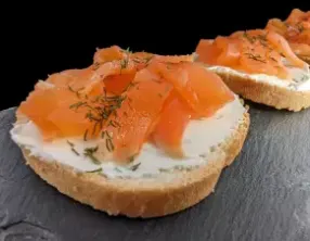 Toast à la Truite Fumée et Fromage Philadelphia