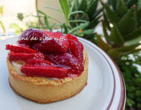 Tartelettes aux fraises, pâte aux amandes et crème vanille