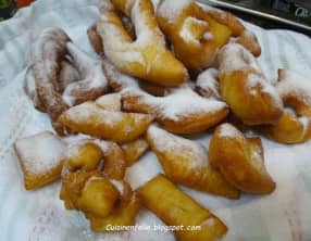 Bugnes niçoises à la fleur d'oranger et zestes de citron